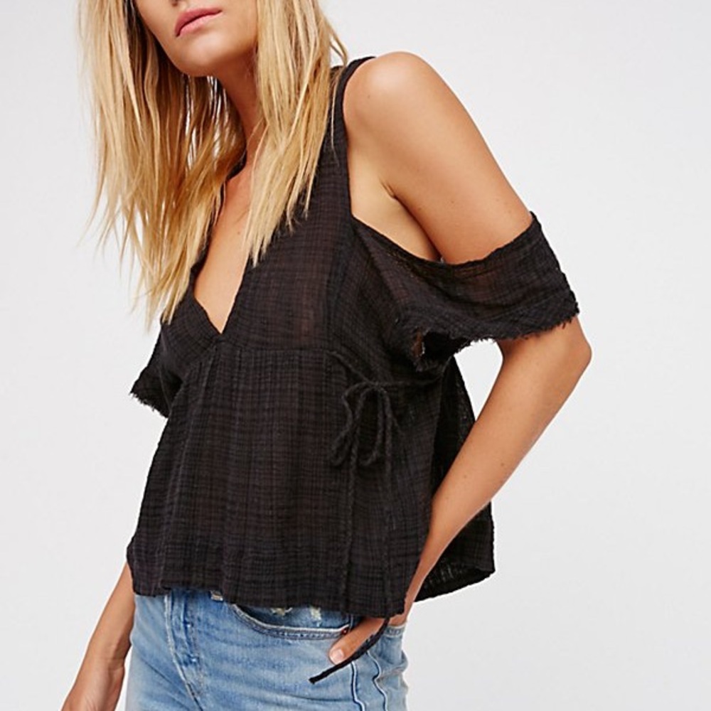 Free People Elegant Black Sleeveless Frayed V-Neck Top with Cold Shoulders